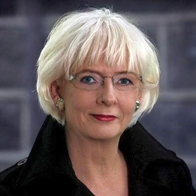 БНТ в 100 секунди: Исландската премиерка се омъжи за писателка