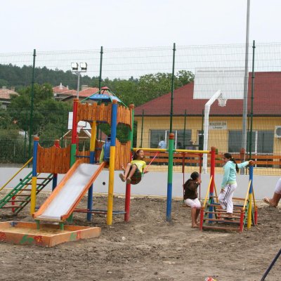 Дете пострада тежко на нова площадка в София (обновена)