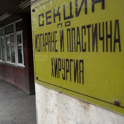 Кола се взриви заради цигара, мъж е тежко ранен