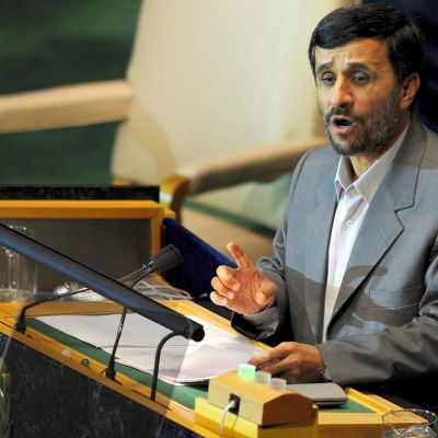 Ахмадинеджад оттегли обвиненията в расизъм