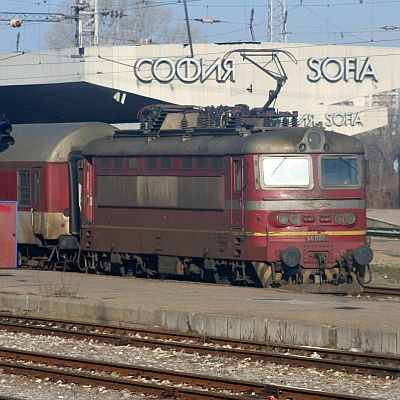 Съкратено до под шест часа е времето за пътуване по железопътната линия София-Карлово-Бургас