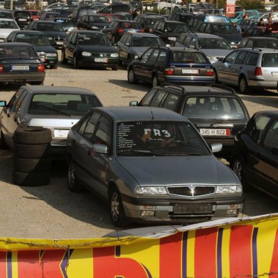 Съдят собственик на 145 автомобила за данъчни измами