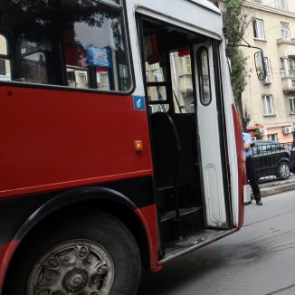 Стреляха по градски автобус в София
