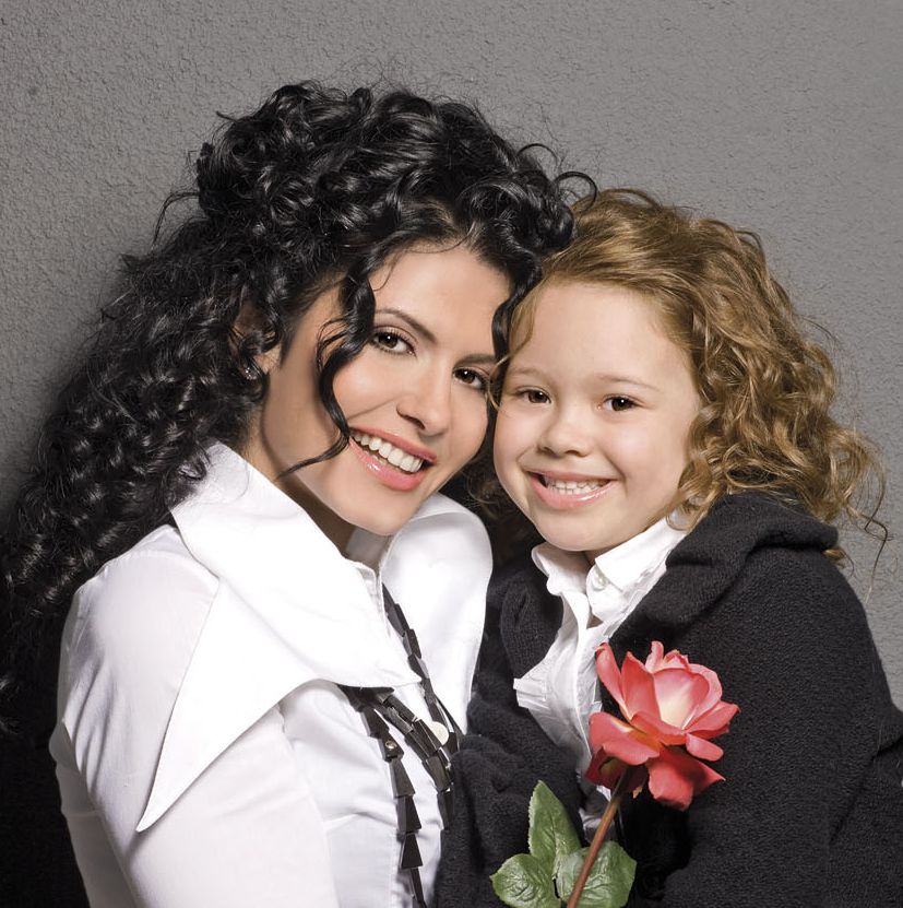 Анелия: Внимавам да не разглезя дъщеря си