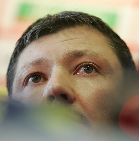 Съдебен изпълнител застигна Любо Пенев