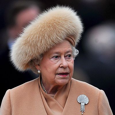 Кралицата вече се възстановява и е подновила официалните си ангажименти