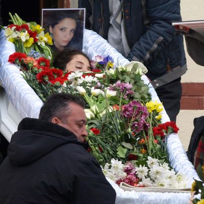 Погребаха 21-годишната студентка Радостина Евтимова, която беше жестоко убита във Варна