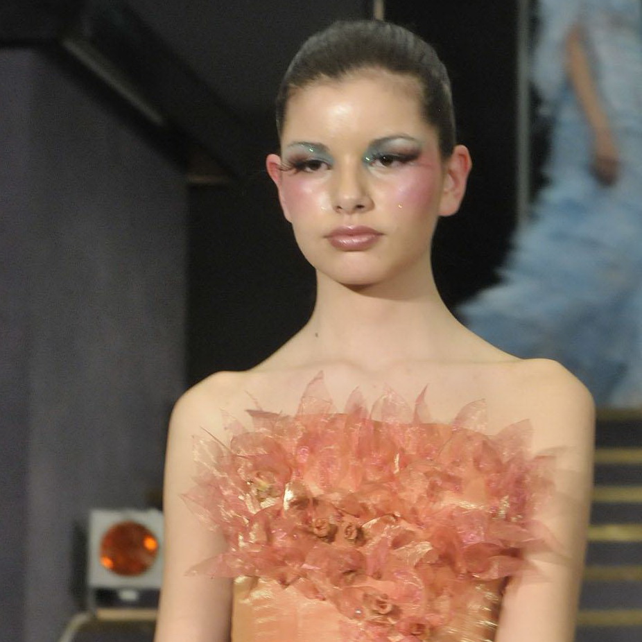 Нови абитуриентски рокли представиха на Арена на красотата