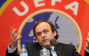 Мишел Платини и ръководството на италианската футболна лига искат клубовете от Серия ”А” да спрат на харчат и да спестяват повеч
