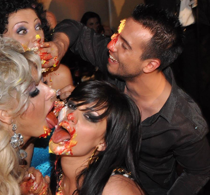 Женски бой и бой с торти се разиграха на фолк награди