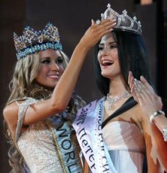 Мис Русия няма да участва в Мис Свят заради голи снимки