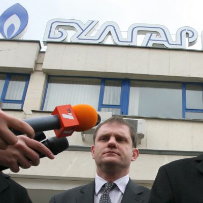Договарят ”Газпром” да не пипа цените през зимата