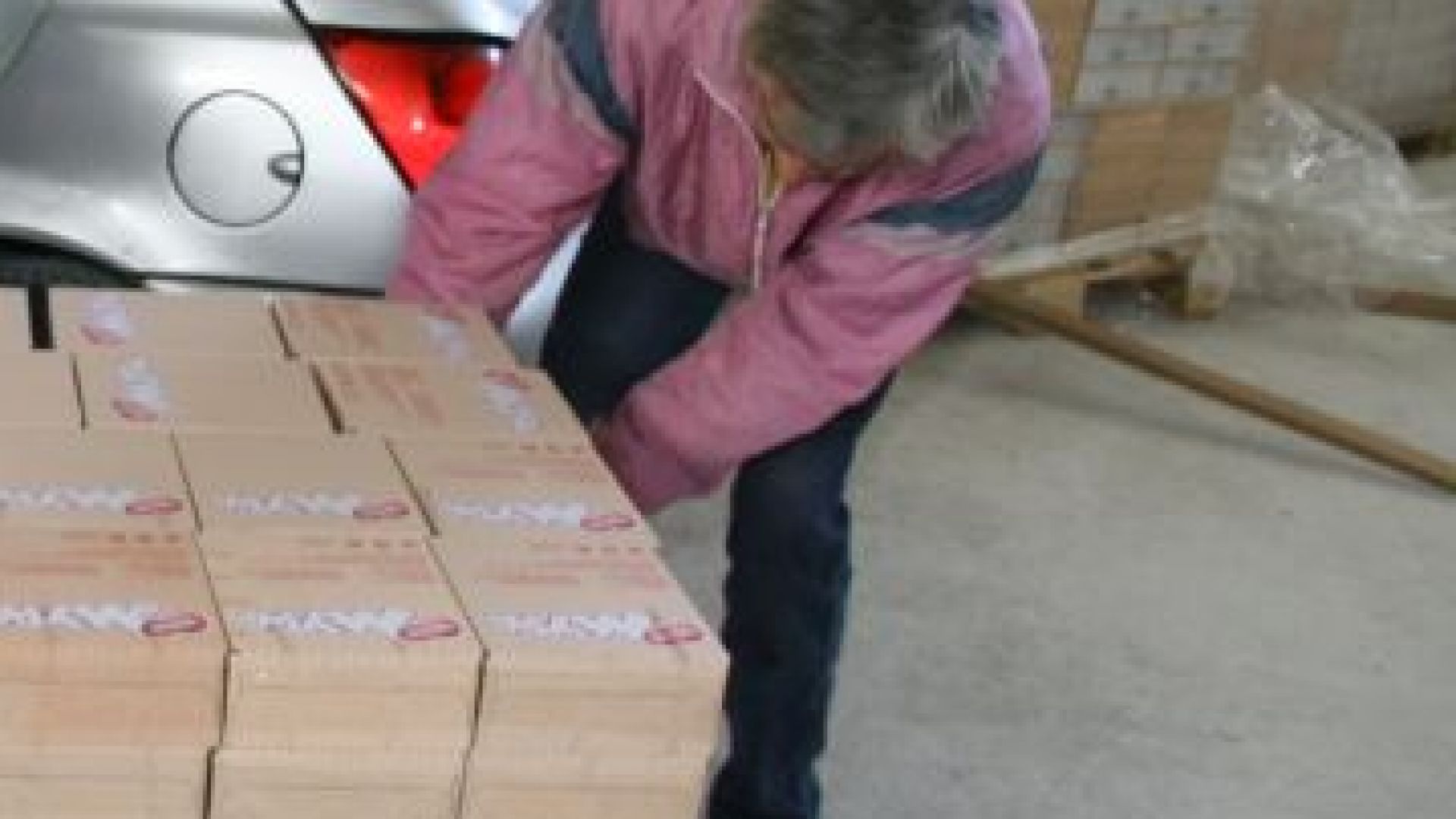 Незаконен склад с храни с изтекъл срок на годност установиха