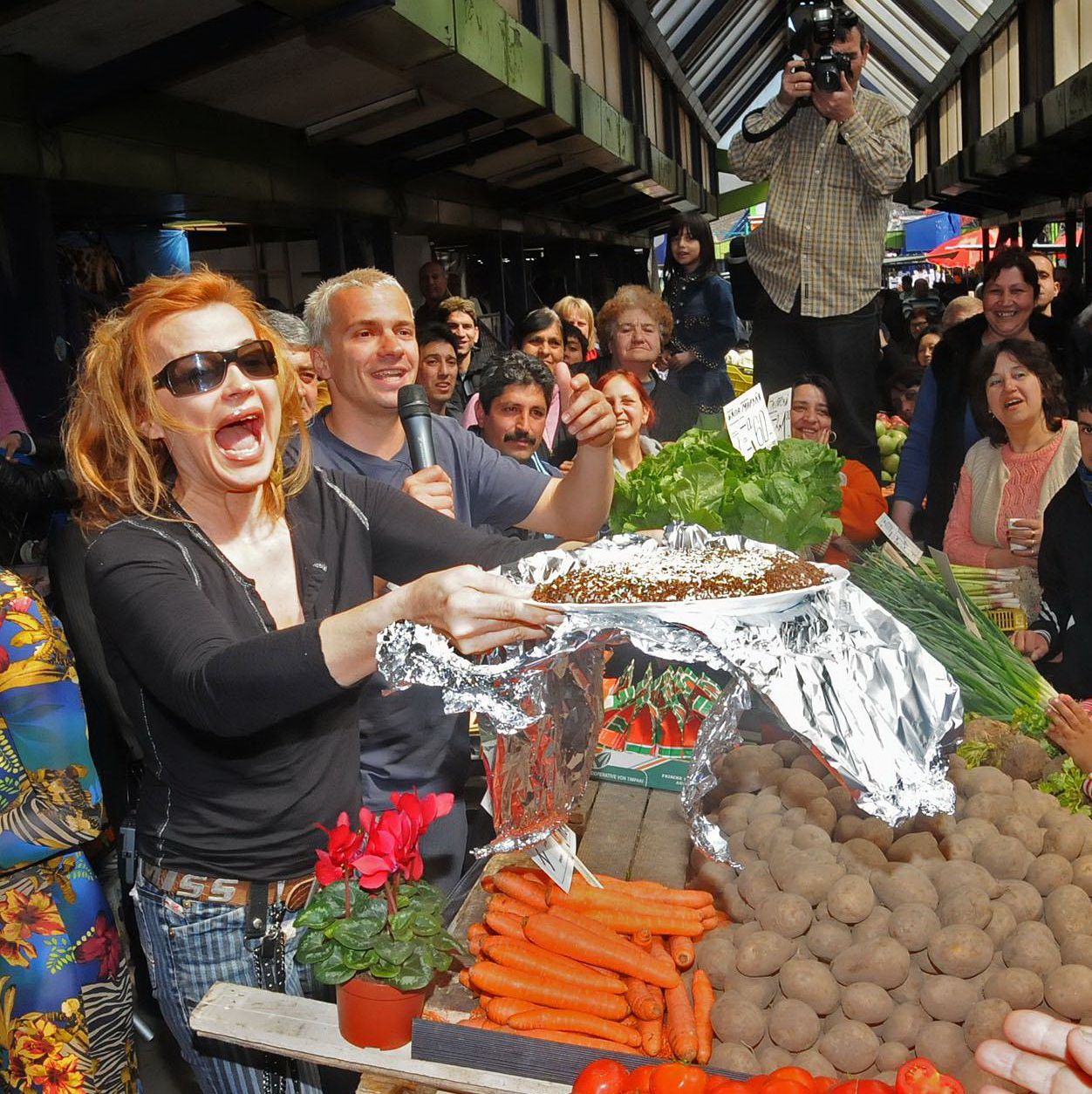 Софи Маринова, Део и Аня Пенчева станаха продавачи