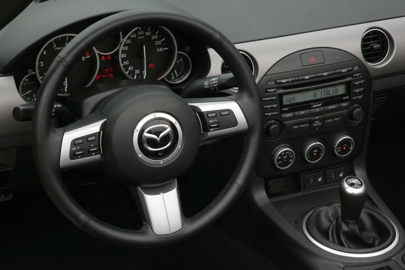 Нов фейслифт за Mazda MX-5