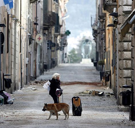 Спряха издирването на затрупани в Акуила