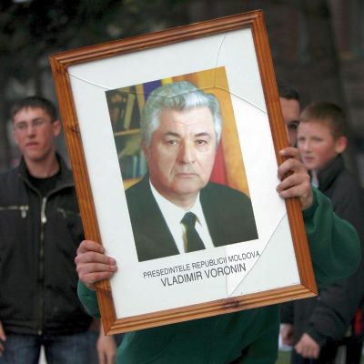 Пирова победа на комунистите в Молдова