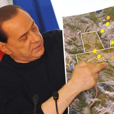 Берлускони показва пораженията от земетресението на картата на Италия