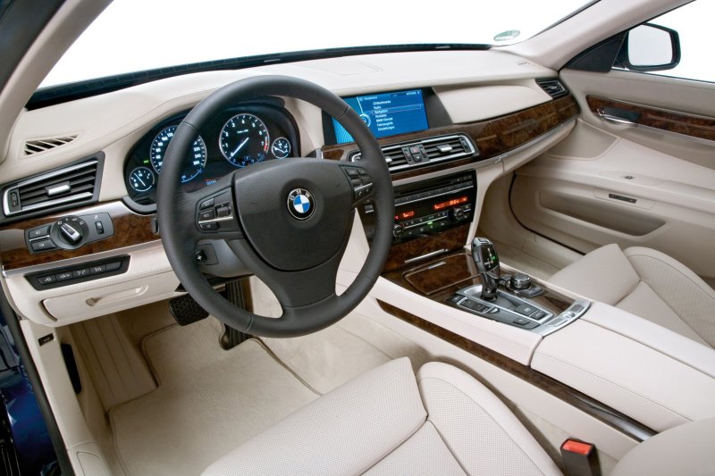 Новите BMW 760i и BMW 760Li вече с 12-цилиндров двигател