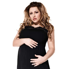 Бременната певица Рени в женствена фотосесия
