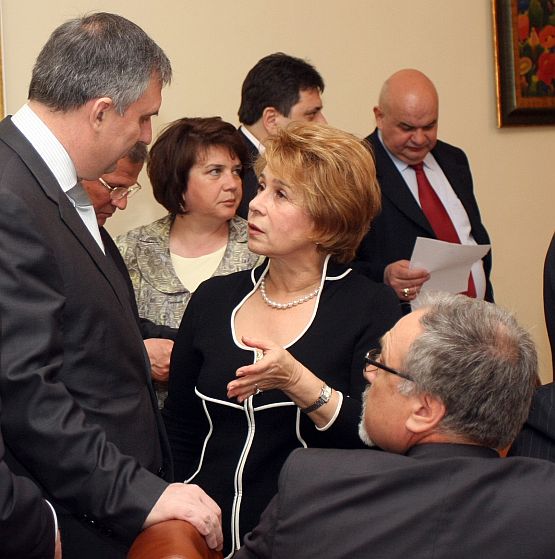 10 милиона лева за боклучената криза