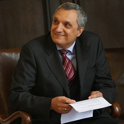 Който не гласува, гласува за Доган, предупреди Костов