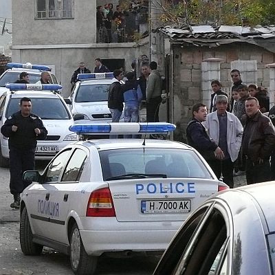 Роми биха двама полицаи, МВР прати жандармерия