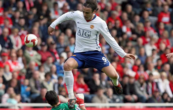 Бербатов е най-добрият футболист на Юнайтед през сезона
