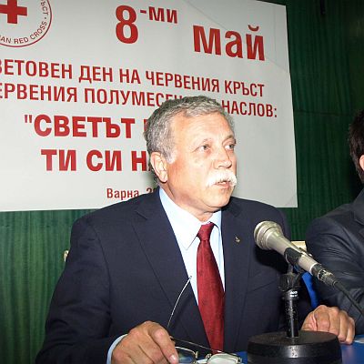 100 касички във Варна събират пари за бедните