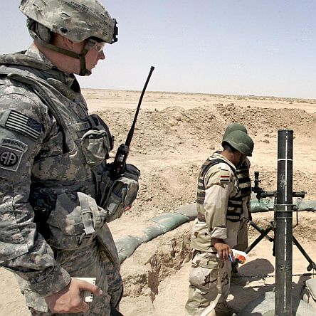 В Ирак остават около 50 000 американски военни, обучаващи иракската армия
