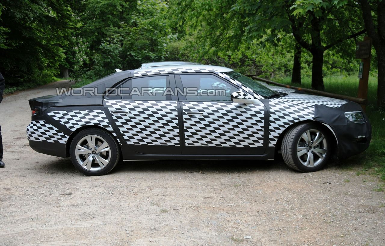 Хванаха по камуфлаж новия Saab 9-5