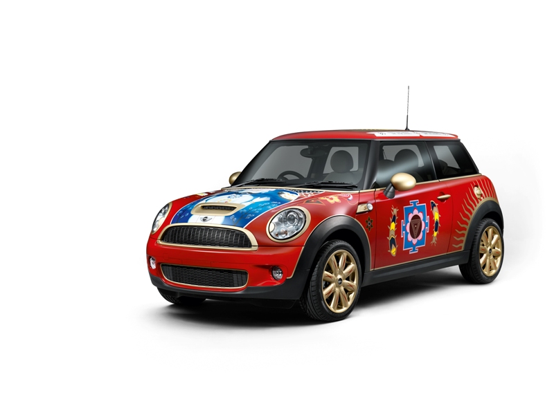 Легендарното MINI на Джордж Харисън отива на търг