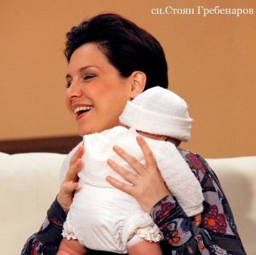 Кои БГ звезди предпочетоха да родят със секцио