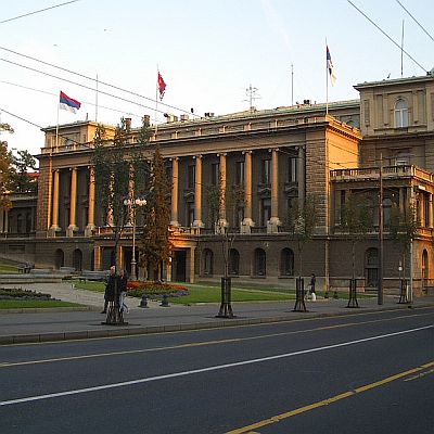 Мъж нахлу с 2 гранати в сръбското президентство
