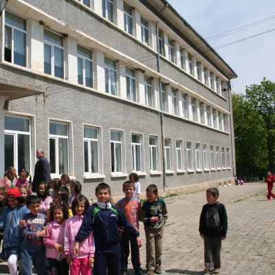 Проверяват за топла вода и сапун в училищата