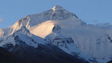 Китай почисти 8,5 тона боклуци от Еверест