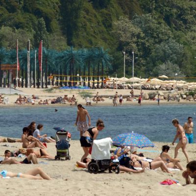 Детето се къпело в морето при зелен флаг. Попаднало в дънна яма и започнало да се дави