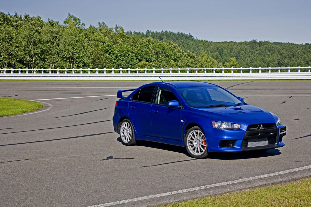 Mitsubishi с нова английска версия на Evo X