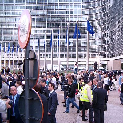 Европейската комисия трябва да разреши на някоя страна да удължи ограниченията след 1 януари 2012 г.