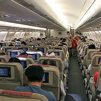 Авиокомпания таксува пътници на килограм
