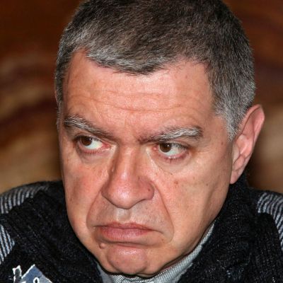 Михаил Константинов ще дари заплатите си от ”Информационно обслужване”