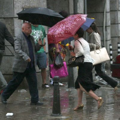 Интензивни ще са валежите в Западна и Централна България
