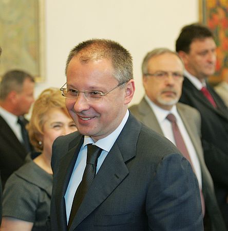 Уволняват всички чиновници, подвели кабинета