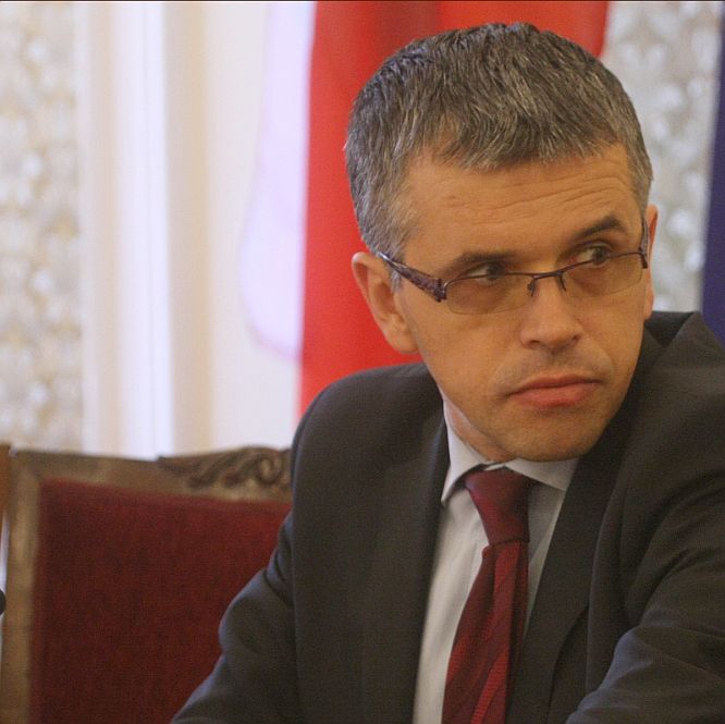 Димитър Абаджиев подчерта, че не е задължително да бъде на висока партийна позиция