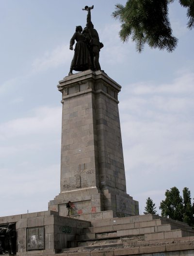 Русия: Спрете поругаването на Паметника на съветската армия