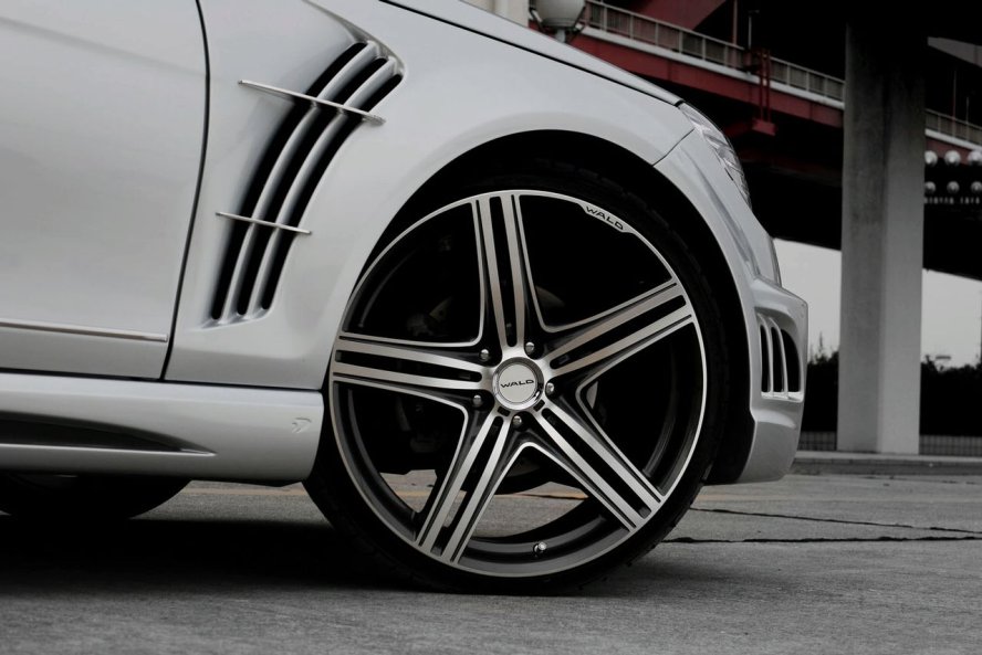 Японци преработиха R-Class и C-Class