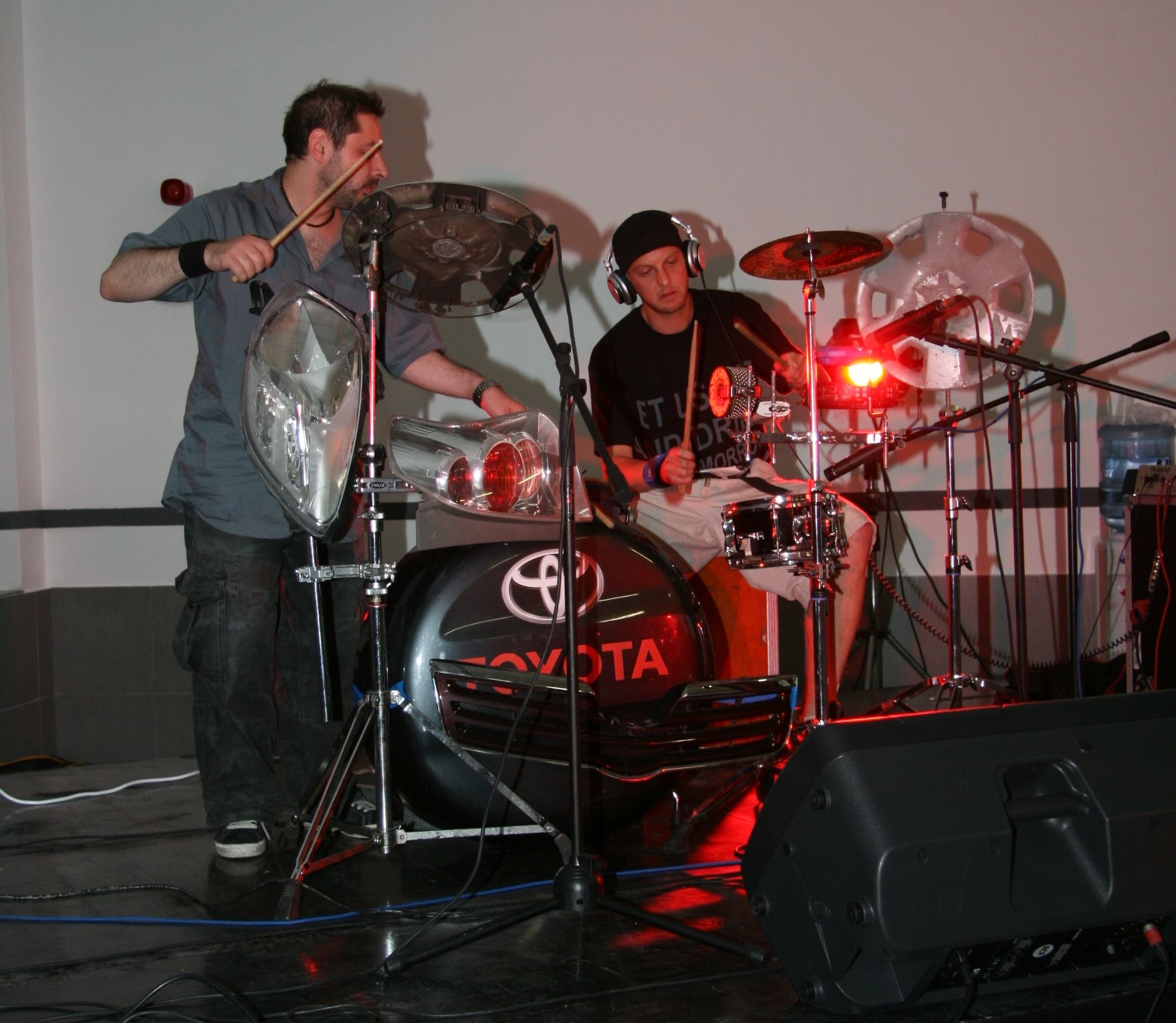 Toyota с нов проgажбено-сервuзен kомплеkс