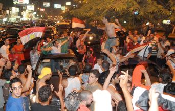 Щастливите фенове на Египет заляха Кайро