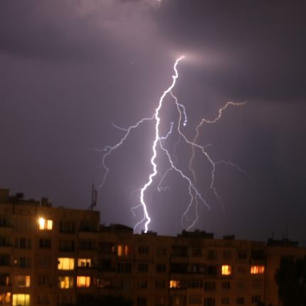 Слънчево до събота, гръмотевични бури на Великден