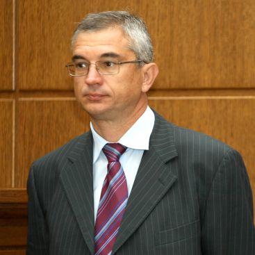 Веселин Георгиев се яви в съдебната зала, но не говори